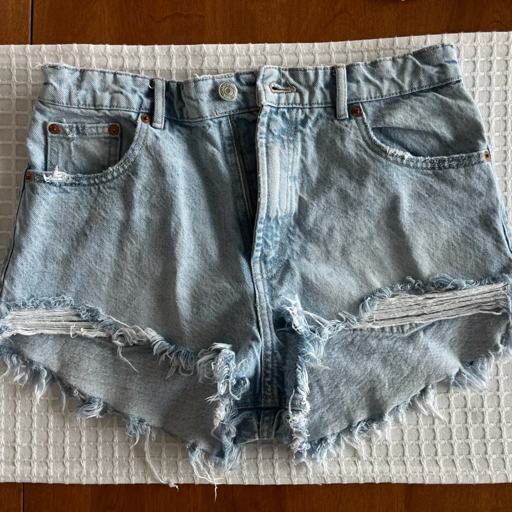 ZARA Hi Rise Curved Shorts Light Blue Denim Size 29 (Size 8) - Picture 2 of 8